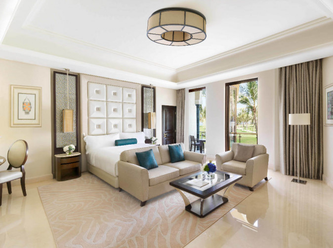 0026_Hotel Al Bustan Palace_ Ritz-Carlton_Oman_Schoene Aussichten Touristik_ Junior Suite Bedroom C_0002